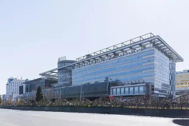 鋼鐵行業是全球工業體系中的重要支柱之一,其產品廣泛應用于基礎設施建設、機械制造、汽車工業等領域。隨著全球工業化進程的不斷深入,鋼鐵行業呈現出國際化競爭格局。在眾多鋼鐵制造企業中,有6家公司以其出色的經營業績和強大的市場地位脫穎而出,成為了世界鋼鐵制造業的領軍企業。