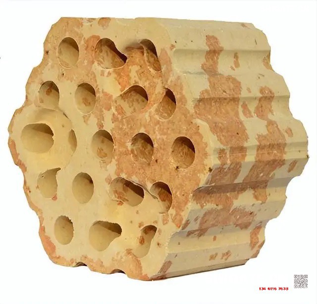 煉鐵過程實質上是將鐵從其自然形態——礦石等含鐵化合物中還原出來的過程。煉鐵方法主要有高爐法、直接還原法、熔融還原法等,其原理是礦石在特定的氣氛中(還原物質CO、H2、C;適宜溫度等)通過物化反應獲取還原后的生鐵。生鐵除了少部分用于鑄造外,絕大部分是作為煉鋼原料。 高爐煉鐵是現代煉鐵的主要方法,鋼鐵生產中的重要環節。這種方法是由古代豎爐煉鐵發展、改進而成的。盡管世界各國研究發展了很多新的煉鐵法,但由于高爐煉鐵技術經濟指標良好,工藝簡單,生產量大,勞動生產率高,能耗低,這種方法生產的鐵仍占世界鐵總產量的95%以上。 煉鐵工藝是是將含鐵原料(燒結礦、球團礦或鐵礦)、燃料(焦炭、煤粉等)及其它輔助原料(石灰石、白云石、錳礦等)按一定比例自高爐爐頂裝入高爐,并由熱風爐在高爐下部沿爐周的風口向高爐內鼓入熱風助焦炭燃燒(有的高爐也噴吹煤粉、重油、天然氣等輔助燃料),在高溫下焦炭中的碳同鼓入空氣中的氧燃燒生成的一氧化碳和氫氣。 原料、燃料隨著爐內熔煉等過程的進行而下降,在爐料下降和上升的煤氣相遇,先后發生傳熱、還原、熔化、脫炭作用而生成生鐵,鐵礦石原料中的雜質與加入爐內的熔劑相結合而成渣,爐底鐵水間斷地放出裝入鐵水罐,送往煉鋼廠。同時產生高爐煤氣,爐渣兩種副產品,高爐渣鐵主要礦石中不還原的雜質和石灰石等熔劑結合生成,自渣口排出后,經水淬處理后全部作為水泥生產原料;產生的煤氣從爐頂導出,經除塵后,作為熱風爐、加熱爐、焦爐、鍋爐等的燃料。 煉鐵過程實質上是將鐵從其自然形態——礦石等含鐵化合物中還原出來的過程。煉鐵方法主要有高爐法、直接還原法、熔融還原法等,其原理是礦石在特定的氣氛中(還原物質CO、H2、C;適宜溫度等)通過物化反應獲取還原后的生鐵。生鐵除了少部分用于鑄造外,絕大部分是作為煉鋼原料。 高爐煉鐵是現代煉鐵的主要方法,鋼鐵生產中的重要環節。這種方法是由古代豎爐煉鐵發展、改進而成的。盡管世界各國研究發展了很多新的煉鐵法,但由于高爐煉鐵技術經濟指標良好,工藝簡單,生產量大,勞動生產率高,能耗低,這種方法生產的鐵仍占世界鐵總產量的95%以上。 煉鐵工藝是是將含鐵原料(燒結礦、球團礦或鐵礦)、燃料(焦炭、煤粉等)及其它輔助原料(石灰石、白云石、錳礦等)按一定比例自高爐爐頂裝入高爐,并由熱風爐在高爐下部沿爐周的風口向高爐內鼓入熱風助焦炭燃燒(有的高爐也噴吹煤粉、重油、天然氣等輔助燃料),在高溫下焦炭中的碳同鼓入空氣中的氧燃燒生成的一氧化碳和氫氣。 原料、燃料隨著爐內熔煉等過程的進行而下降,在爐料下降和上升的煤氣相遇,先后發生傳熱、還原、熔化、脫炭作用而生成生鐵,鐵礦石原料中的雜質與加入爐內的熔劑相結合而成渣,爐底鐵水間斷地放出裝入鐵水罐,送往煉鋼廠。同時產生高爐煤氣,爐渣兩種副產品,高爐渣鐵主要礦石中不還原的雜質和石灰石等熔劑結合生成,自渣口排出后,經水淬處理后全部作為水泥生產原料;產生的煤氣從爐頂導出,經除塵后,作為熱風爐、加熱爐、焦爐、鍋爐等的燃料。